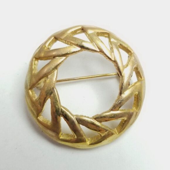 Vintage Modernist Style Circle Brooch, Gold Tone Lapel Pin, Unisex Style Estate - Picture 1 of 6